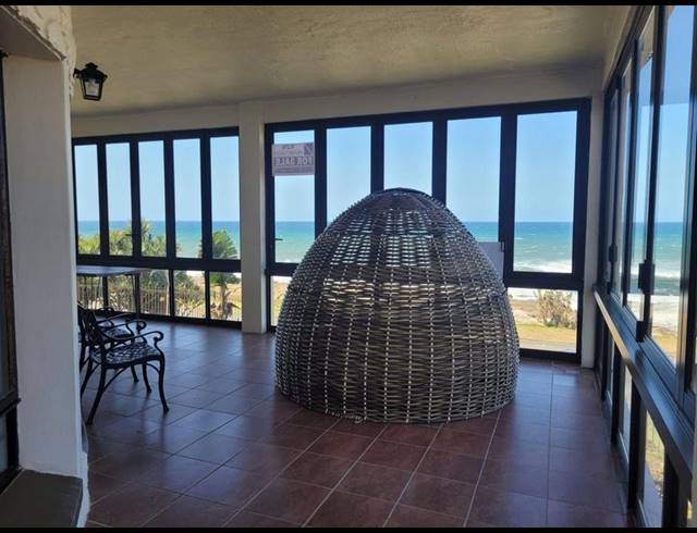 4 BEDROOM APARTMENT FOR SALE IN UVONGO BEACH